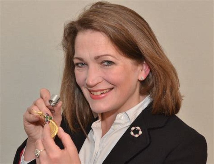 
Jewellery Expert Susan Rumfitt’s Husband, Married Life And Net Worth 
