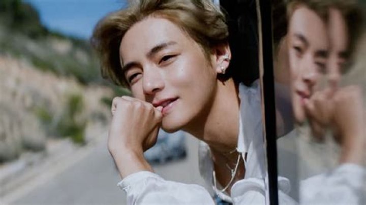 
Jimin Became The First Single Artist In Hanteo History To Sell Over A Million Copies 