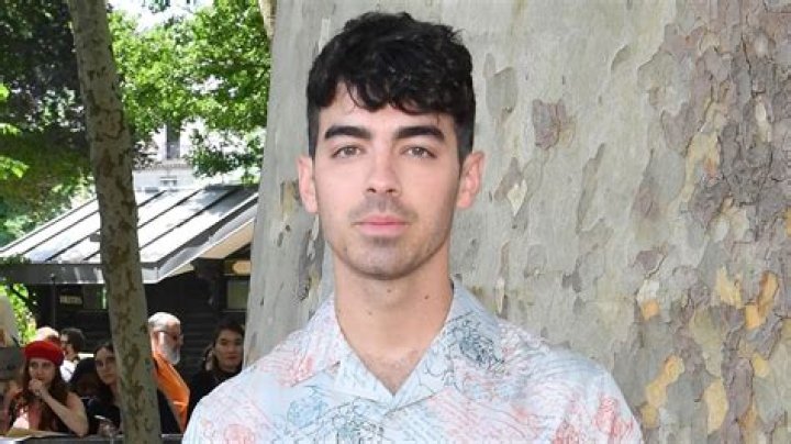 
Joe Jonas Admits to Using Injectables on His Face: ‘We Can Be Open and Honest’ 
