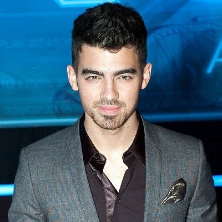 
Joe Jonas Weight Loss: How Did He Lose His Weight? Illness And Health Update 