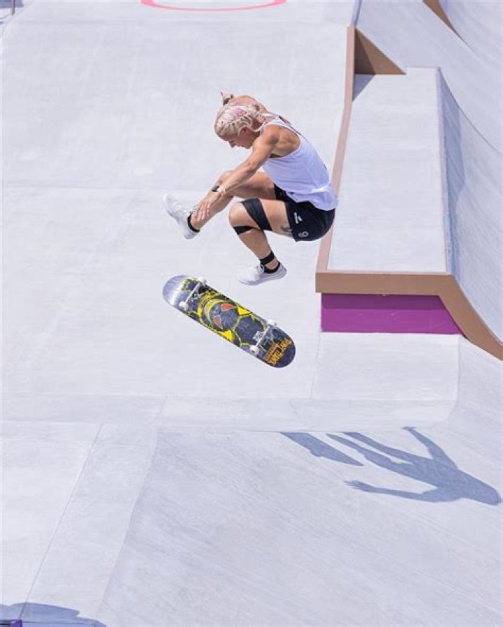 
Julia Brueckler Height, Weight, Net Worth, Age, Birthday, Wikipedia, Who, Nationality, Biography 