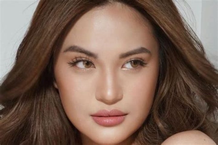 Julie Anne San Jose Parents: Jonathan Roque San Jose And Marivic San Jose