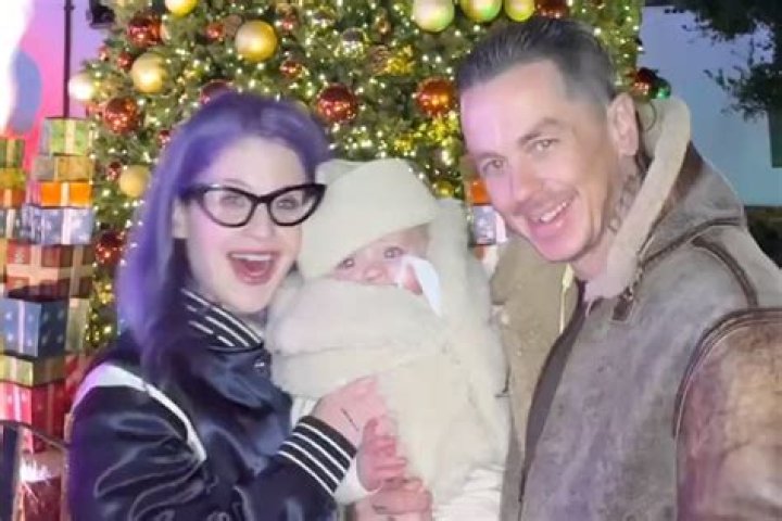 
Kelly Osbourne Reveals First Photo Of Baby Boy While Hanging Out With Jack 