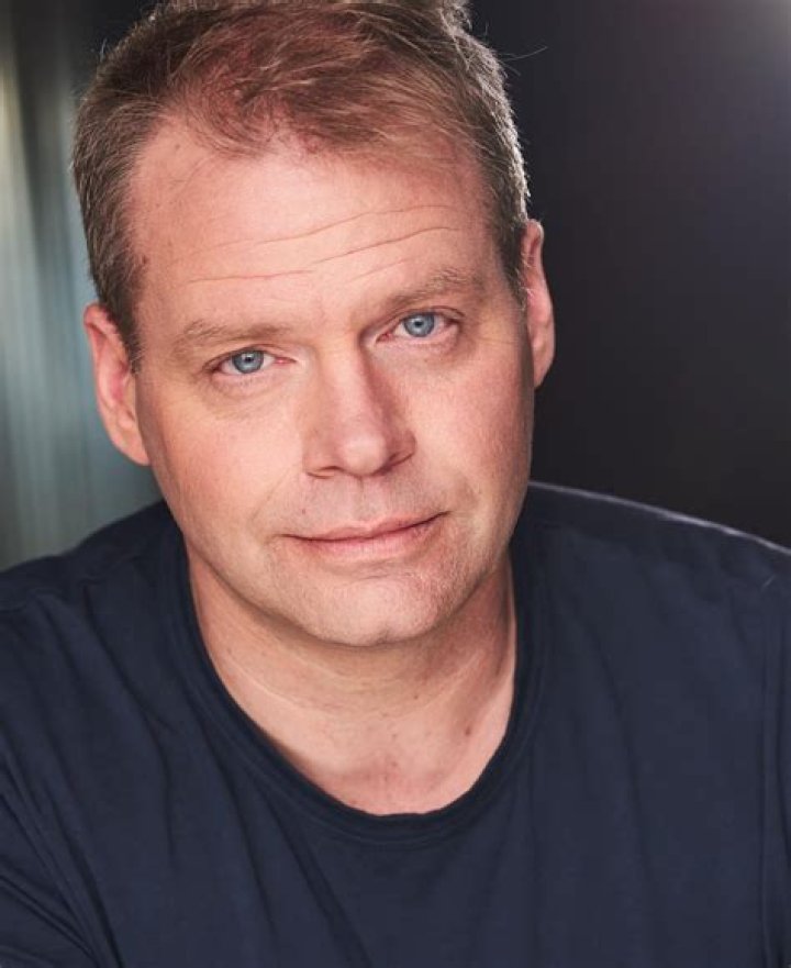 
Kiff VandenHeuvel Height, Weight, Net Worth, Age, Birthday, Wikipedia, Who, Nationality, Biography 