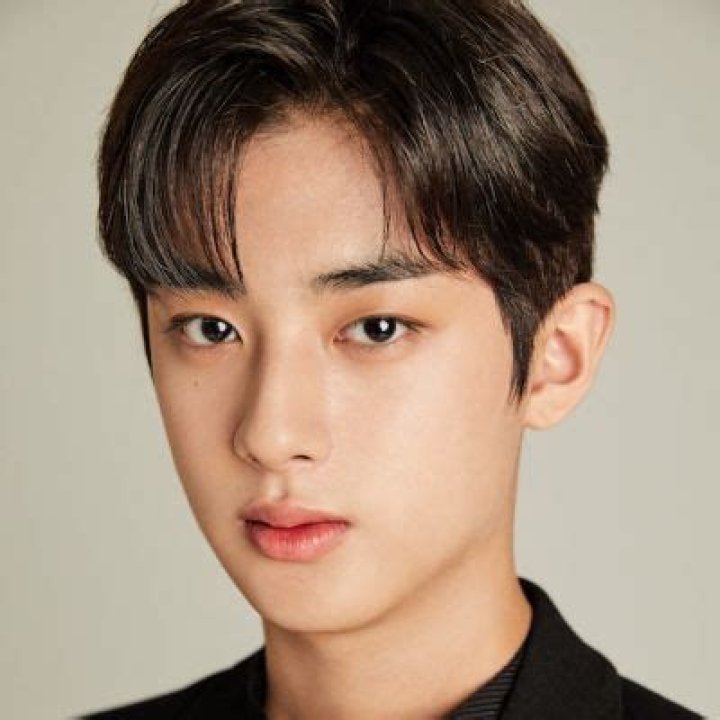 
Kim Min Kyu Opens Up About Training With K-Pop Group SEVENTEEN 