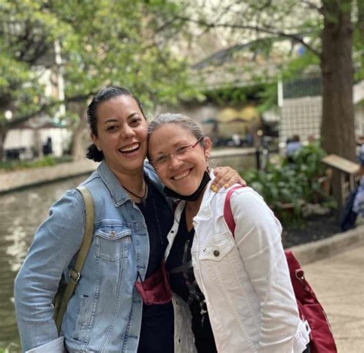 Laura Luz Is Married To Mary Chelo, Family And Net Worth