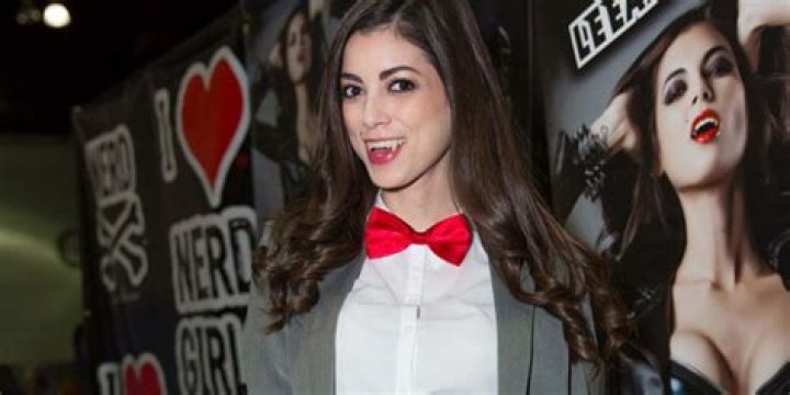 
LeeAnna Vamp from ‘Cosplay’ Wiki, Husband, Age, Married, Net Worth, Measurements 