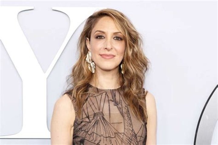 
Lizzy Gold Reacts To Her $400,000 Net Worth 