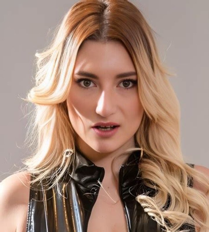 
Lucia Fernandez Height, Weight, Net Worth, Age, Birthday, Wikipedia, Who, Nationality, Biography 