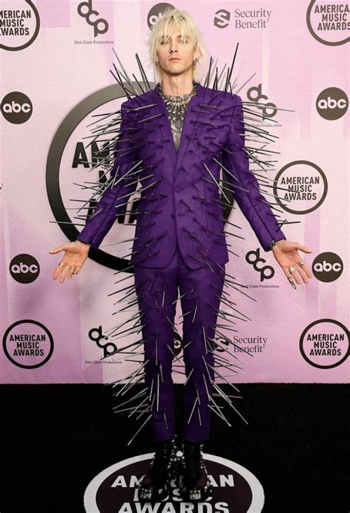 
Machine Gun Kelly Says His Spiked Purple Suit at the 2022 AMAs Is ‘Uncomfortable to Pee In’ 