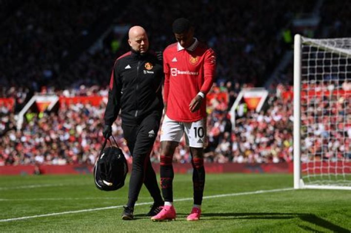 
Marcus Rashford injury update: Manchester United forward suffers groin strain vs Everton 