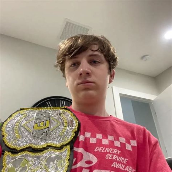 Max Pettit Height, Weight, Net Worth, Age, Birthday, Wikipedia, Who, Nationality, Biography