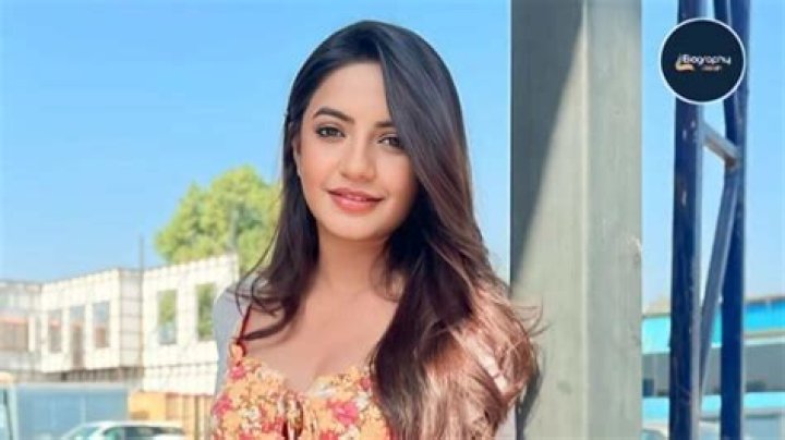 Meera Deosthale Height, Weight, Net Worth, Age, Birthday, Wikipedia, Who, Instagram, Biography