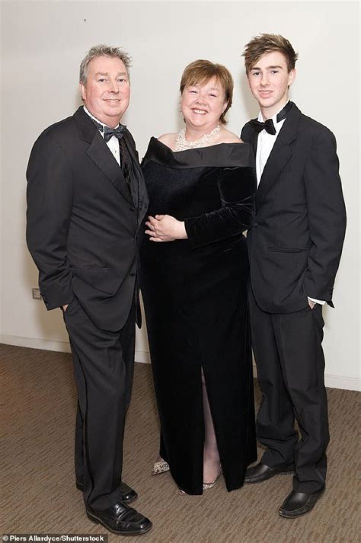 
Meet Lesley Joseph Children Elizabeth And Andrew: How Old Is Birds of a Feather Actress Husband? 