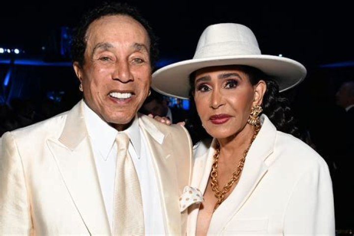 
Meet Patrick Robinson Wife- Personal Details To Know About Janis Robinson 