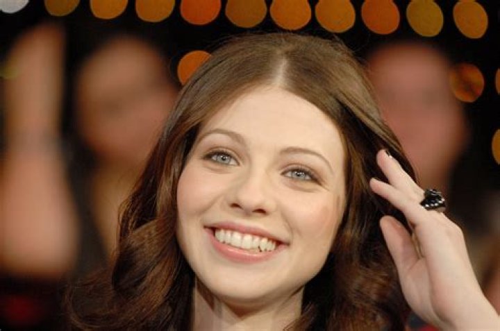 
Michelle Trachtenberg Biography: Is she married? Find out her biography, married, dating, family life, body measurement, career, net worth 