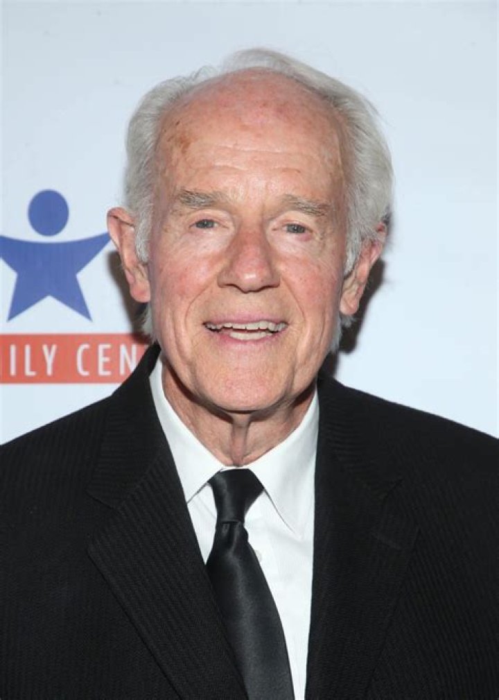 Mike Farrell’s Net Worth, Wife, Height, Biography. Is He Still Alive?