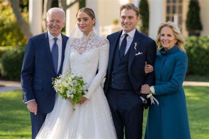 
Naomi Biden, Granddaughter of Joe Biden, Marries Peter Neal in White House Wedding That’s a Historic First 
