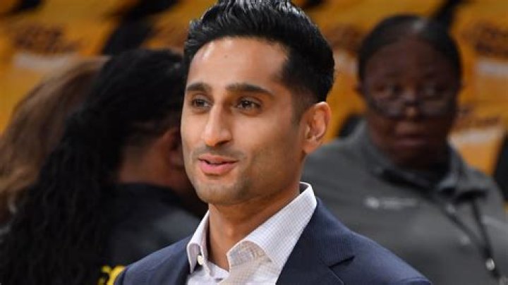 
NBA Analyst Shams Charania Wife: His Salary and Net Worth 2022 