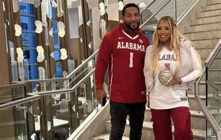 
NCAA: Who Are Chad And Lameka Sears? Mark Sears Parents And Sister Makenzie 