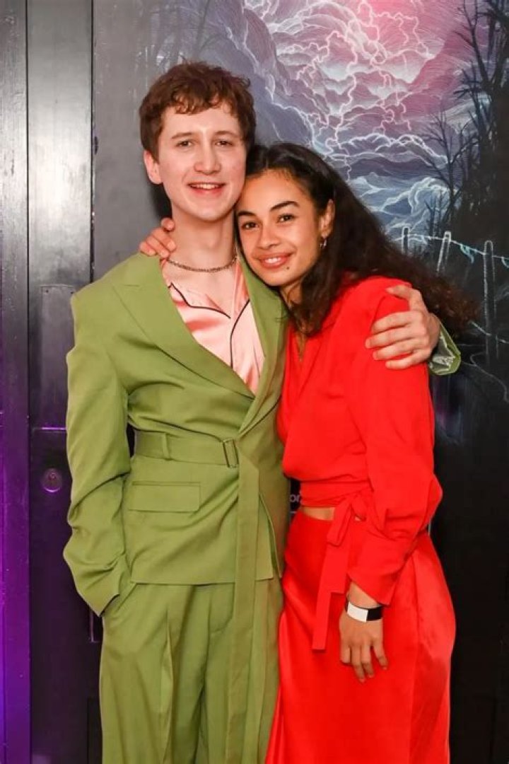 Nia Towle Height, Weight, Net Worth, Age, Birthday, Wikipedia, Who, Nationality, Biography