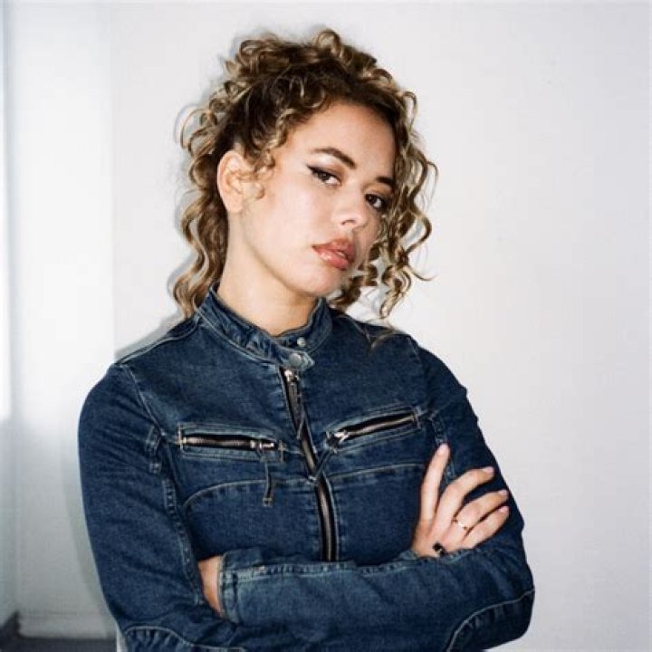 
Nilufer Yanya Height, Weight, Net Worth, Age, Wiki, Who, Instagram, Biography 