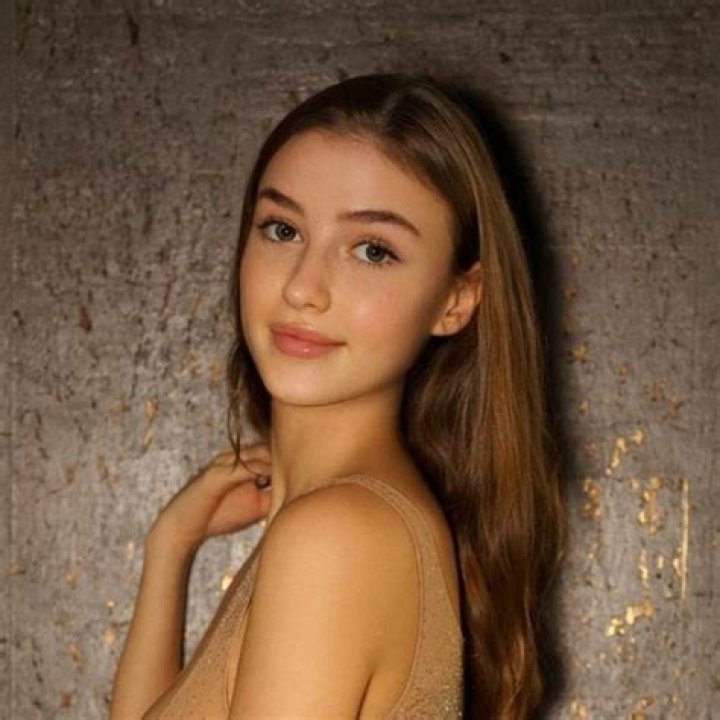 Olivia Sembra Height, Weight, Net Worth, Age, Birthday, Wikipedia, Who, Nationality, Biography