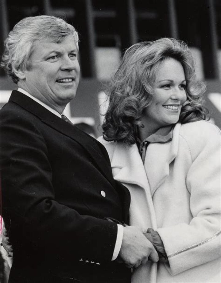 
Phyllis George Cause of Death, How did Phyllis George Die? 