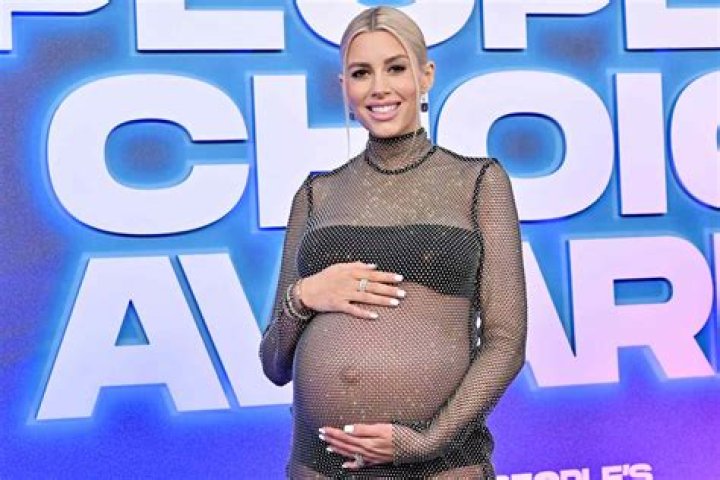 
Pregnant Heather Rae El Moussa Reveals She Was Put on Bedrest as She Suffers ‘Unbearable’ Pain 