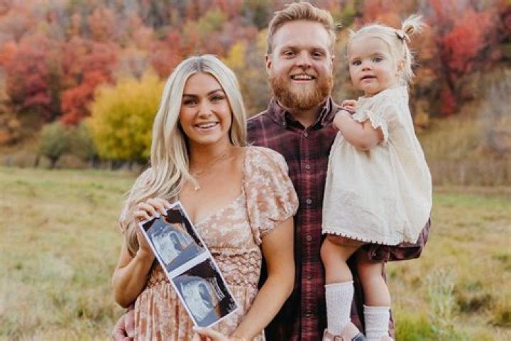 
Pregnant Lindsay Arnold Celebrates Thanksgiving with Family: ‘So Blessed and Grateful This Year’ 