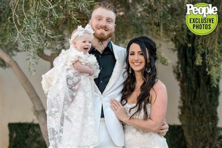 
Rachel Washburn and Husband Maxx Crosby Having Baby Ella Rose 