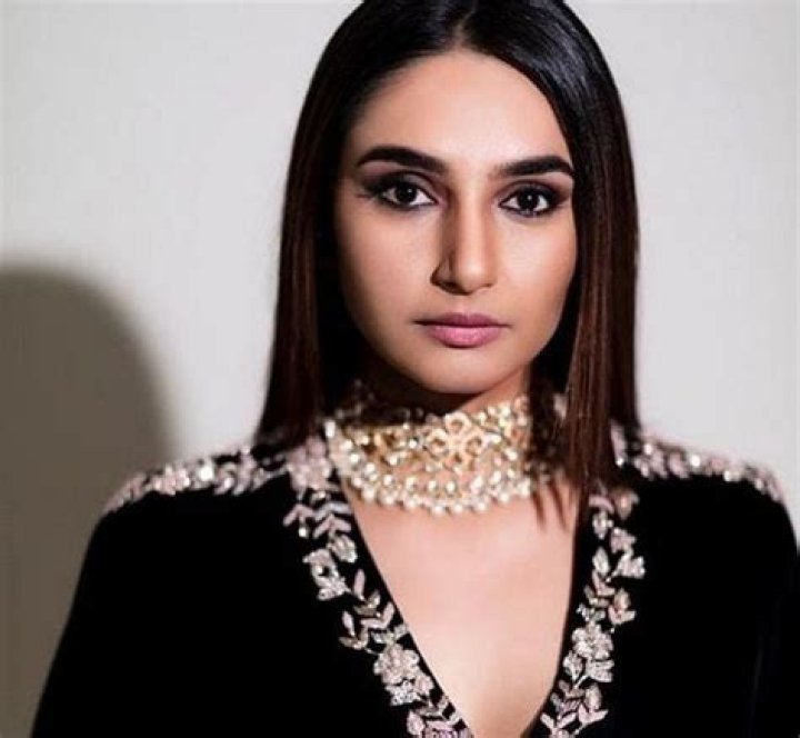 Ragini Dwivedi Height, Weight, Net Worth, Age, Birthday, Wikipedia, Who, Instagram, Biography