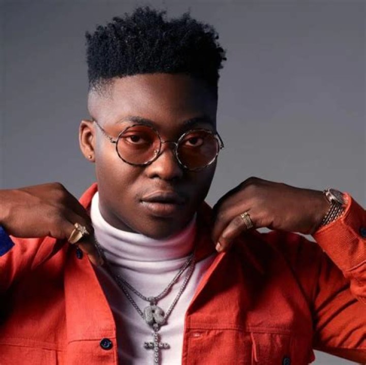 
Reekado Banks Height, Weight, Net Worth, Age, Birthday, Wikipedia, Who, Nationality, Biography 