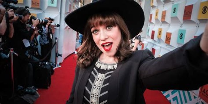 Renee Felice Smith: is she pregnant? Husband, Education, Bio