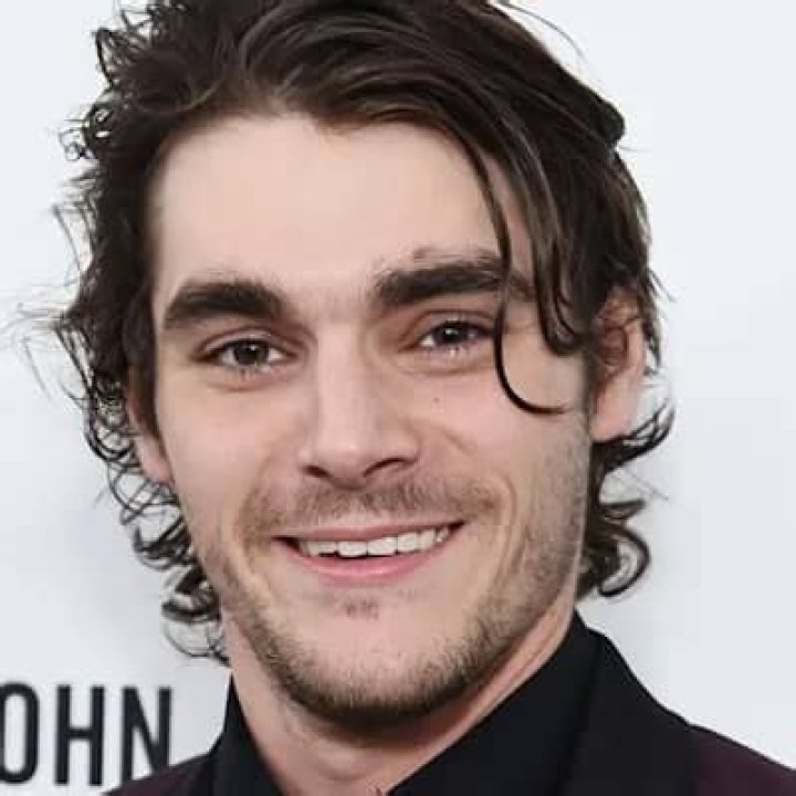 RJ Mitte Height, Weight, Net Worth, Age, Birthday, Wikipedia, Who, Nationality, Biography