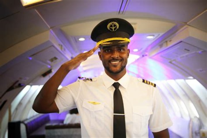 
Romantic moment Nigerian pilot proposed to his lover mid-air 