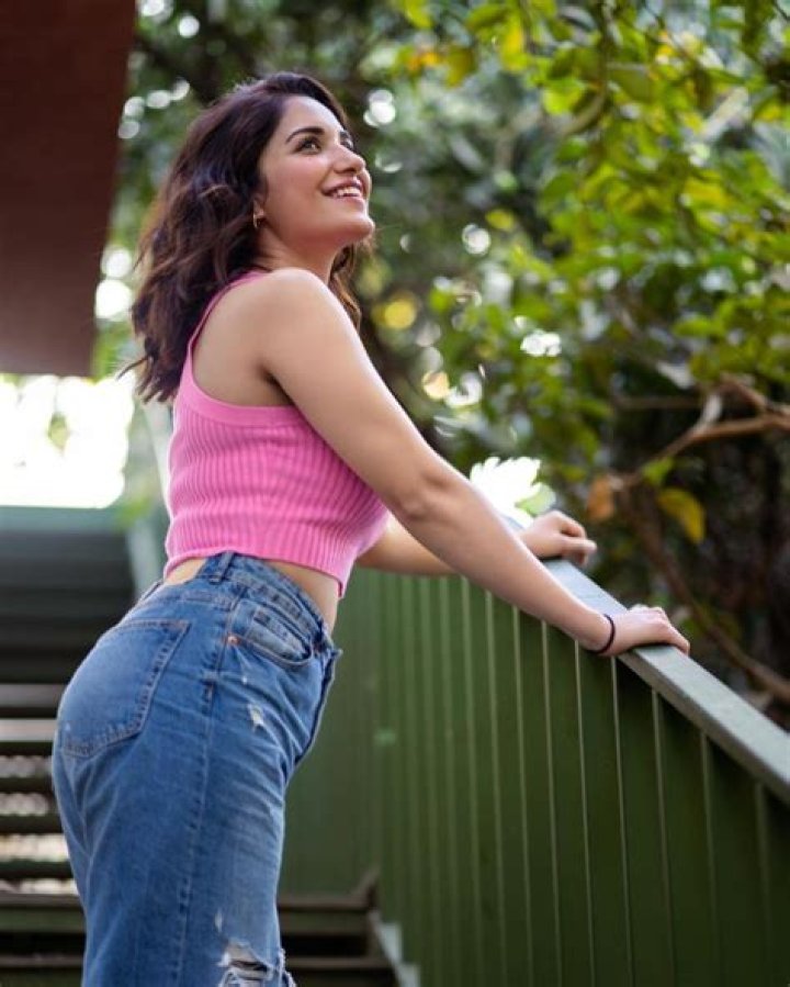 
Ruhani Sharma Height, Weight, Net Worth, Age, Birthday, Wikipedia, Who, Nationality, Biography 