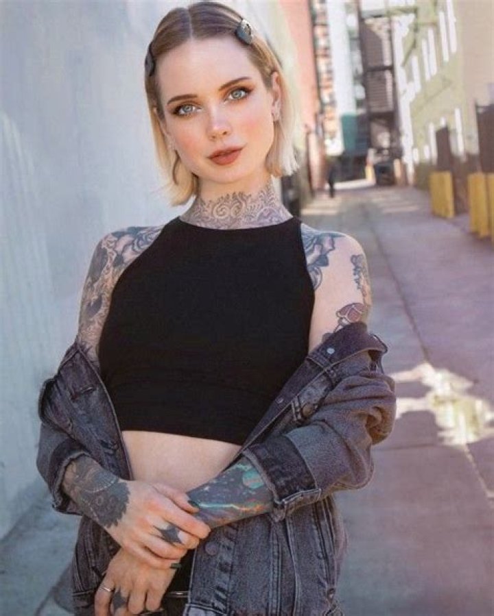 Sara X – Sara Mills Height, Weight, Net Worth, Age, Birthday, Wikipedia, Who, Instagram, Biography