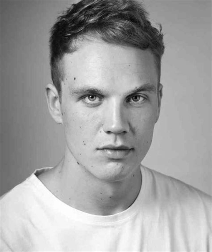 Sean Blakemore Height, Weight, Net Worth, Age, Birthday, Wikipedia, Who, Nationality, Biography