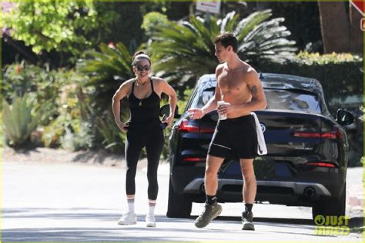 
Singer Shawn Mendes Goes on Hike With Rumored Girlfriend Jocelyne Miranda 