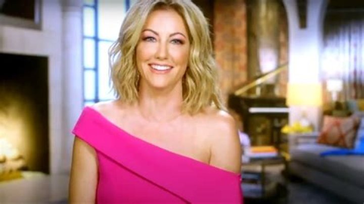 
Stephanie Hollman Height, Weight, Net Worth, Age, Birthday, Wikipedia, Who, Nationality, Biography 