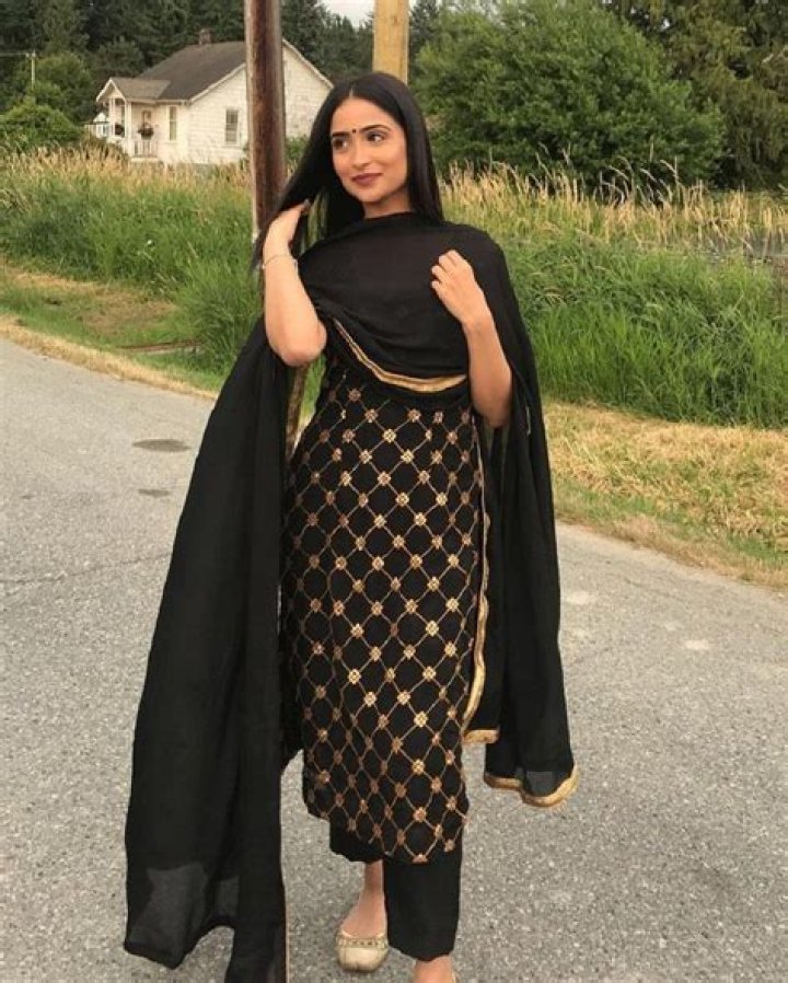 
Tanu Grewal Height, Weight, Net Worth, Age, Birthday, Wikipedia, Who, Nationality, Biography 