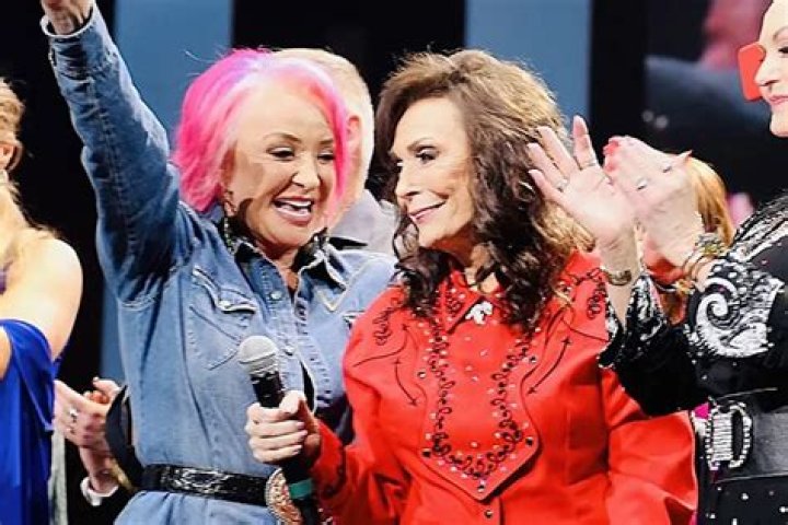 
Tanya Tucker Pays Tribute to Her ‘Childhood Hero’ Loretta Lynn: ‘My World Will Never Be the Same’ 