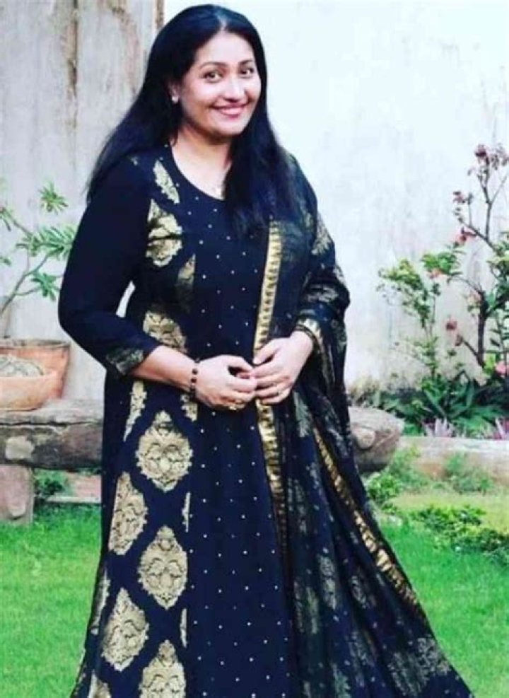 Thesni Khan Height, Weight, Net Worth, Age, Birthday, Wikipedia, Who, Instagram, Biography