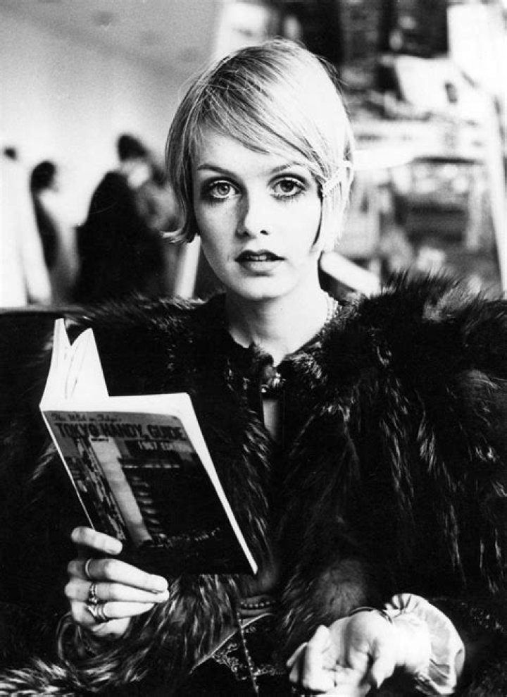 
Twiggy Bio – 9 Facts You Need To Know About The English Model 