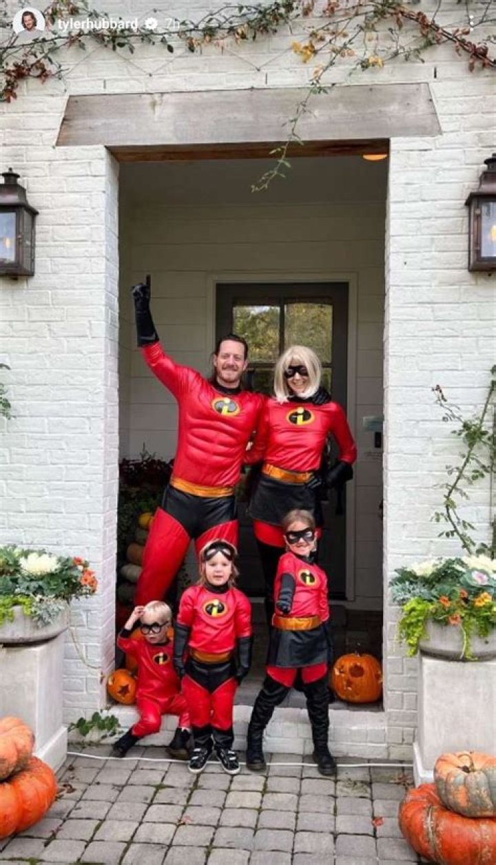 
Tyler Hubbard and His Family Dress Up as ‘The Incredibles’ for Sweet Halloween Photo 