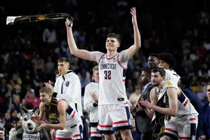 Uconn Donovan Clingan Was Taller Than His Parents When He Turned 14
