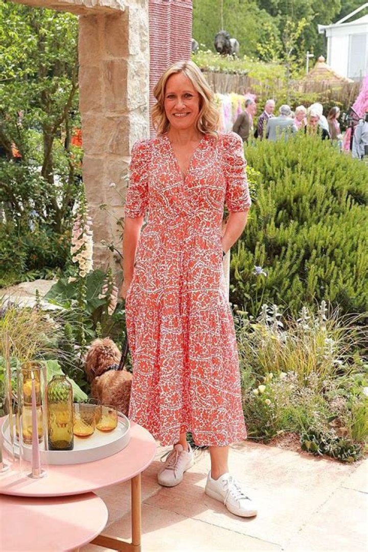 
What Kind Of Dresses Does Sophie Raworth Wear On The Sunday Morning Show & Where To Find Them? 