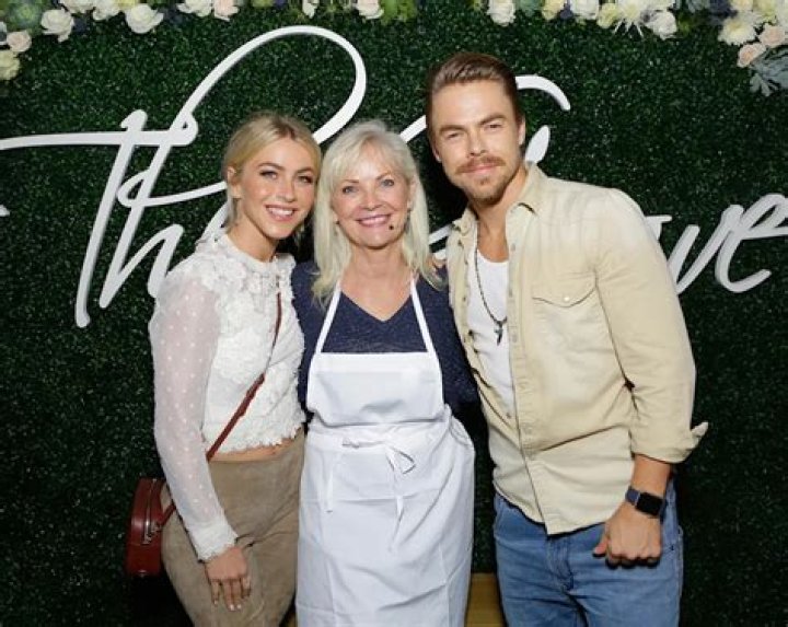 
Who are Julianne Houghs Parents? Julianne Hough Biography, Parents Name, Nationality and More 