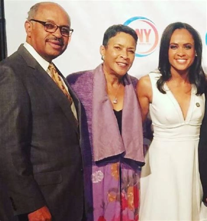 Who Are Linsey Davis Parents? Father and Mother, What Is Her Net Worth?